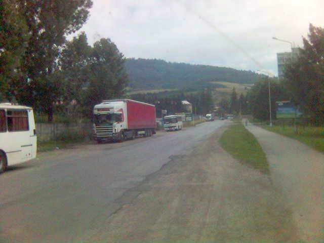 V pozadí Scania a za nou odparkovaná Karosa C 734.jpg